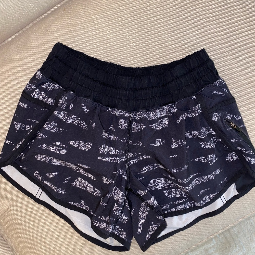 LULULEMON TRACKER SHORTS 4” inseam